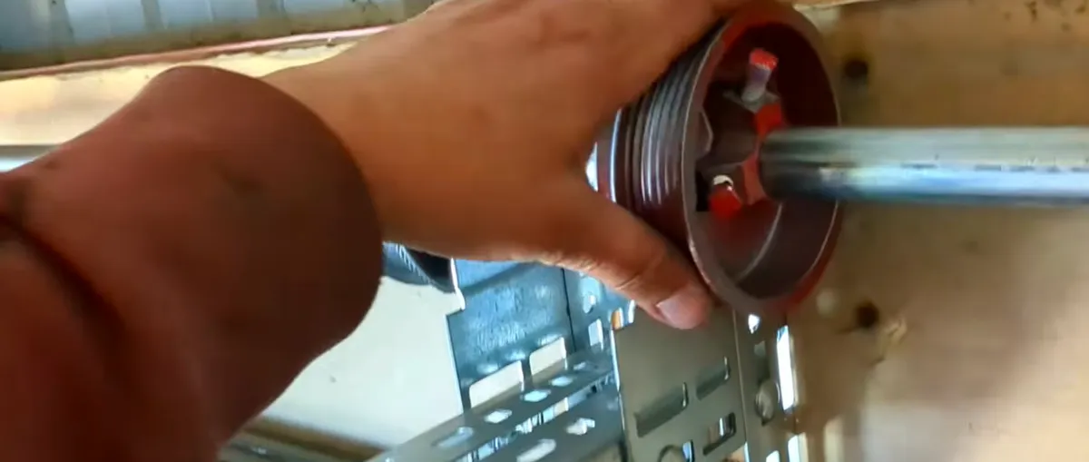 Garage door repair Lexington MN: worn garage door roller in need of replacement
